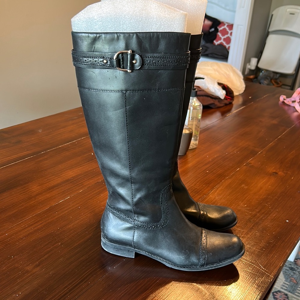 Sz 8.5 Tommy Hilfiger black tall boots. Good condition!